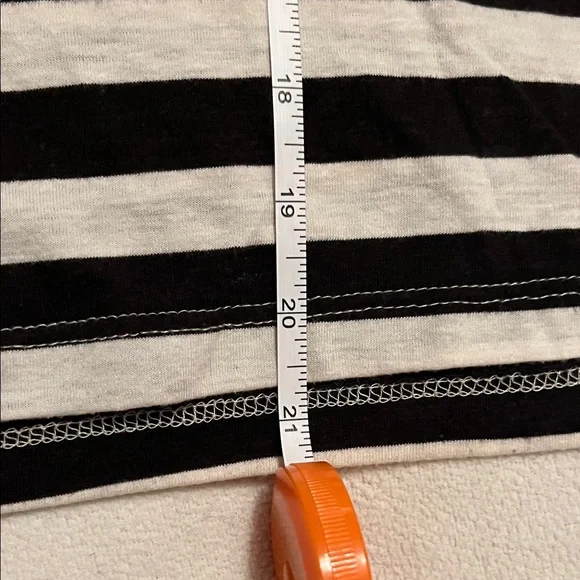 Marine Layer like new Women’s Striped Drop Shoulder Short Sleeve Pocket Tee L - Picture 3 of 5